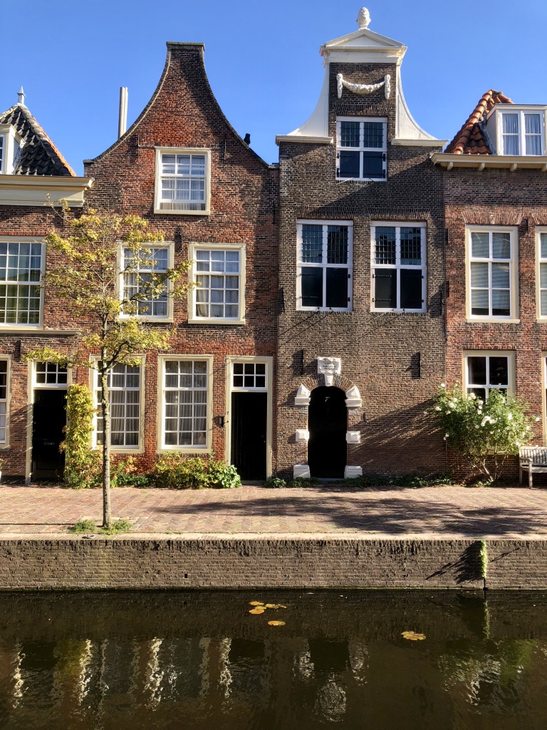 leidendutchbrickhouses The Postcard