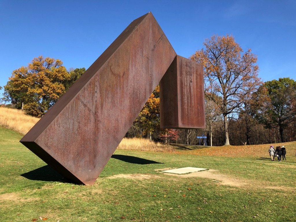 storm-king-art-center-falling-sculpture | The Postcard